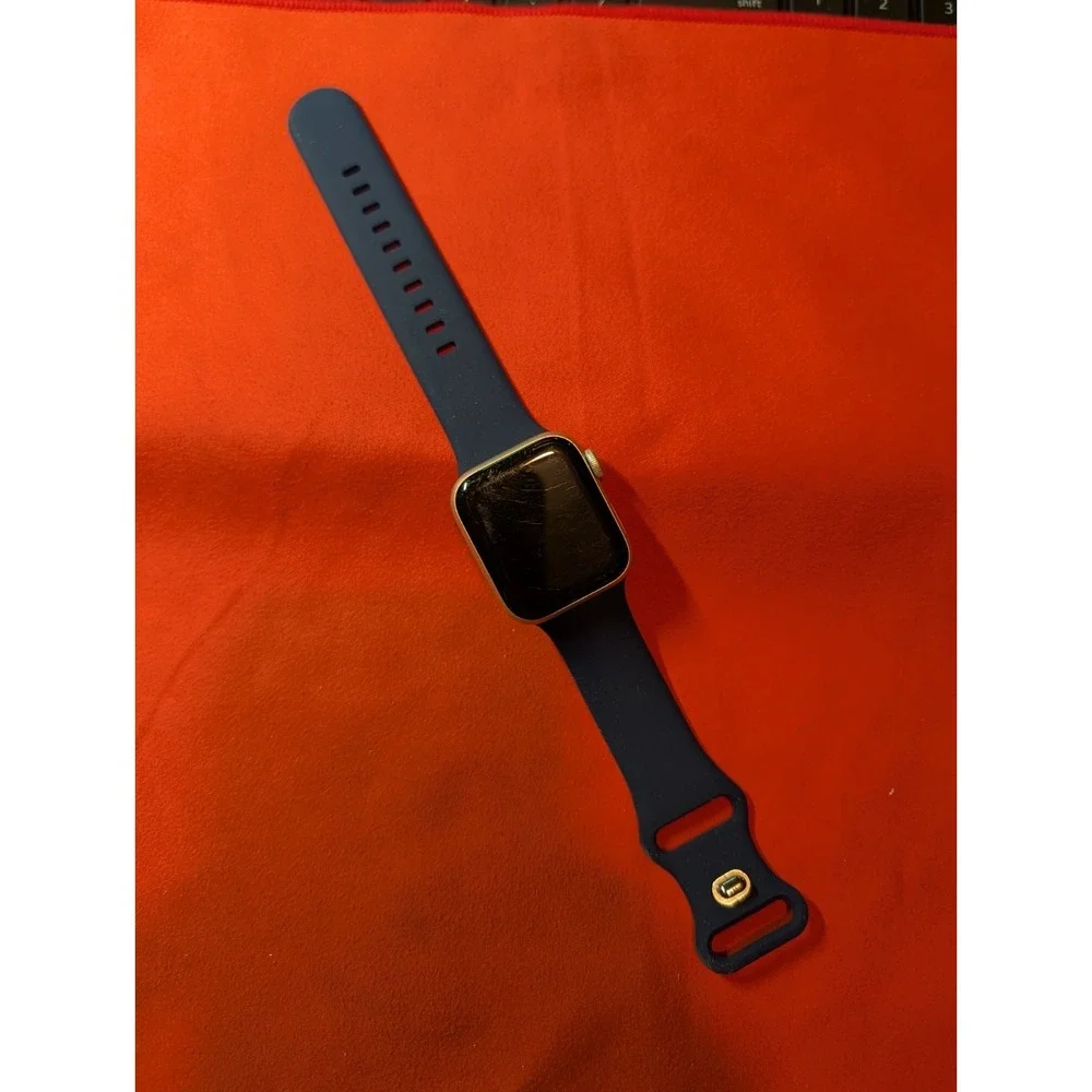 LOCKED Apple Watch SE 40mm Silver Case White Smart Watch - (MYDM2LLA)